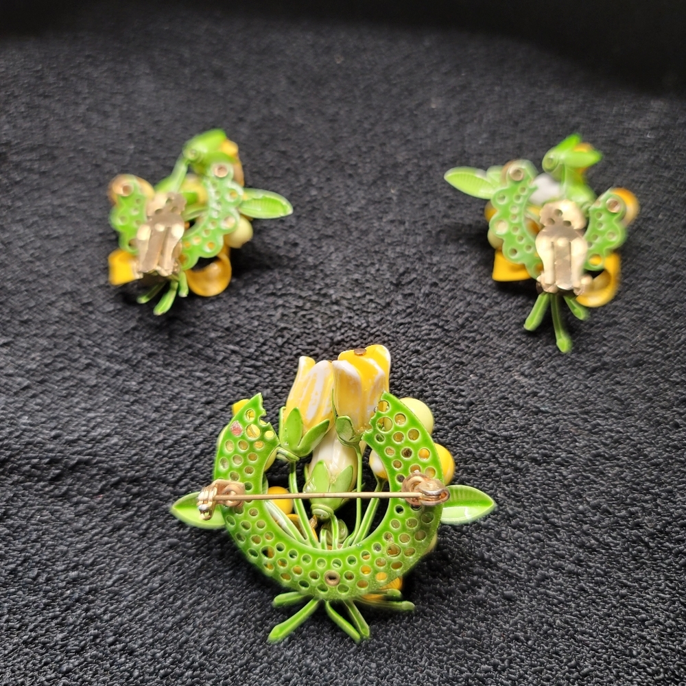 Charming Vintage Enamel Flower Bouquet Brooch and Earring Set - Picture 5 of 5